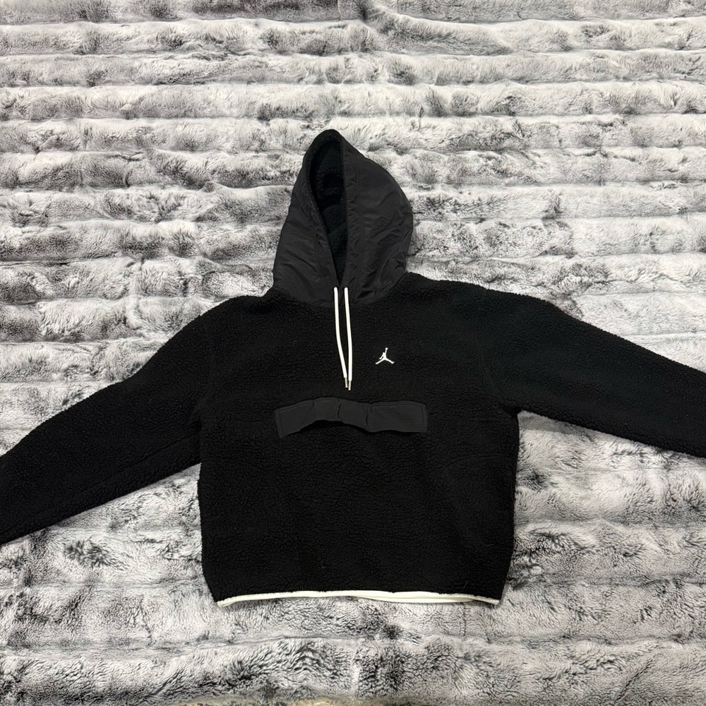 Jordan XS Fleece. Very Warm, fly, all black.

Send offers
